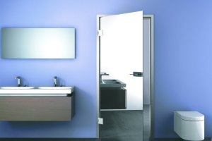 Glastür mit Spiegeleffekt