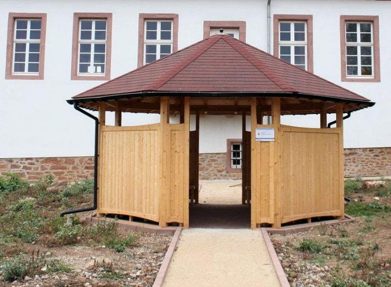 Achteckiger Pavillon in Sonderanfertigung am Hofhaus in Rimhorn. 10/2018