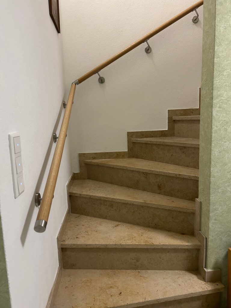 Handlauf Eiche mit Edelstahlabschluss